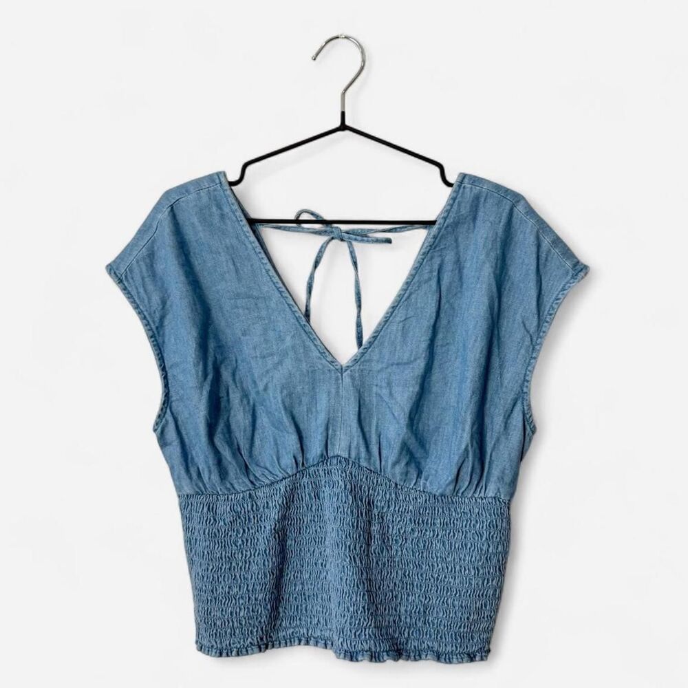 ADORABLE OLD NAVY CHAMBRAY SMOCKED TOP 100% cotton denim blue Small Boho Chic